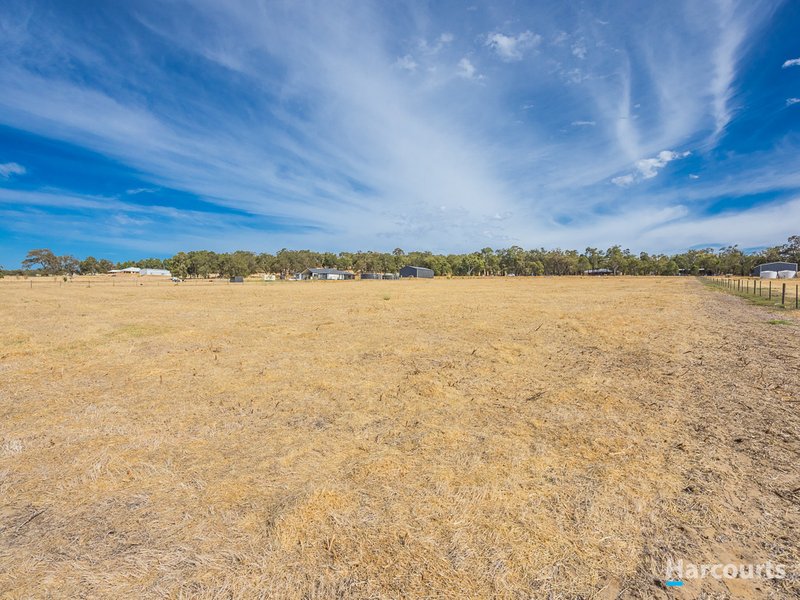 Photo - 16 Jersey Road, Lower Chittering WA 6084 - Image 6