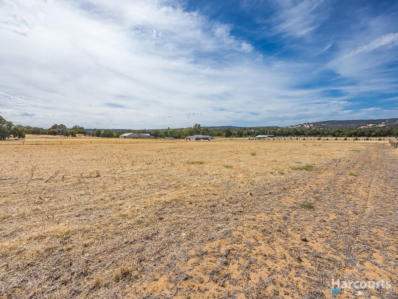 Photo - 16 Jersey Road, Lower Chittering WA 6084 - Image 10