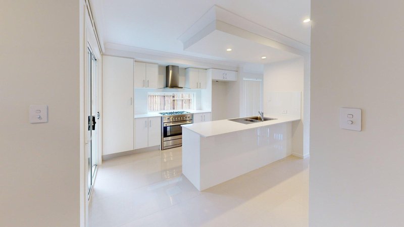 Photo - 16 Jimna Circuit, White Rock QLD 4306 - Image 2
