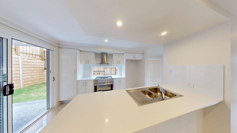 Photo - 16 Jimna Circuit, White Rock QLD 4306 - Image 3