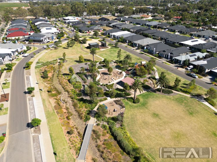 Photo - 16 John Circuit, Angle Vale SA 5117 - Image 4