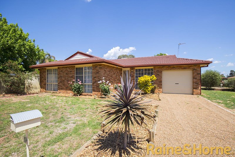 16 John Glenn Place, Dubbo NSW 2830