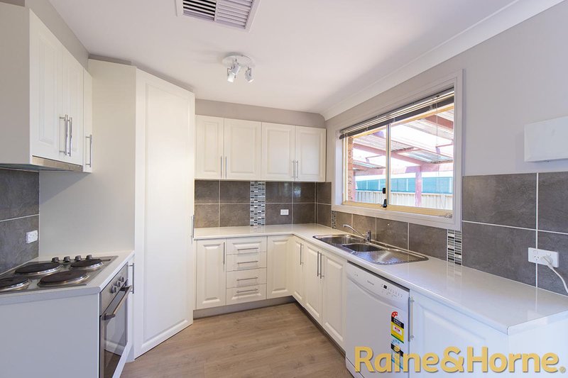 Photo - 16 John Glenn Place, Dubbo NSW 2830 - Image 3