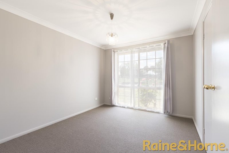 Photo - 16 John Glenn Place, Dubbo NSW 2830 - Image 5