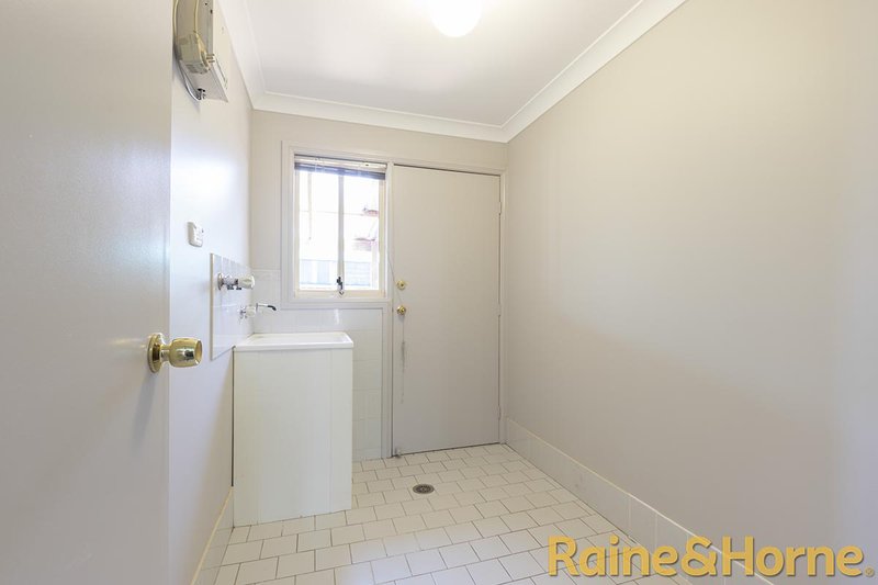 Photo - 16 John Glenn Place, Dubbo NSW 2830 - Image 8