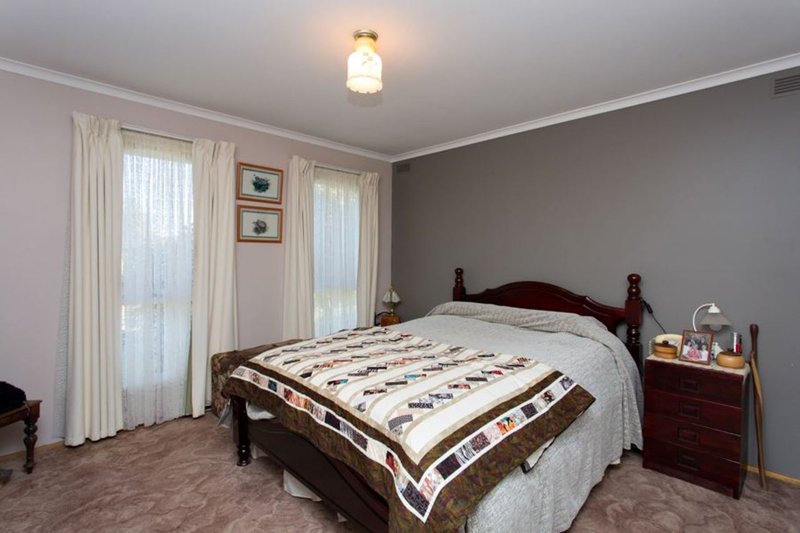 Photo - 16 John Street, Wendouree VIC 3355 - Image 7