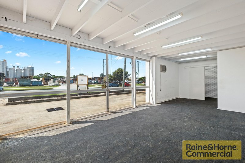 Photo - 1/6 Johnstone Road, Brendale QLD 4500 - Image 6