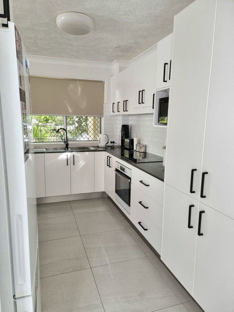 Photo - 16 Jubilee Avenue Broadbeach , Broadbeach QLD 4218 - Image 4