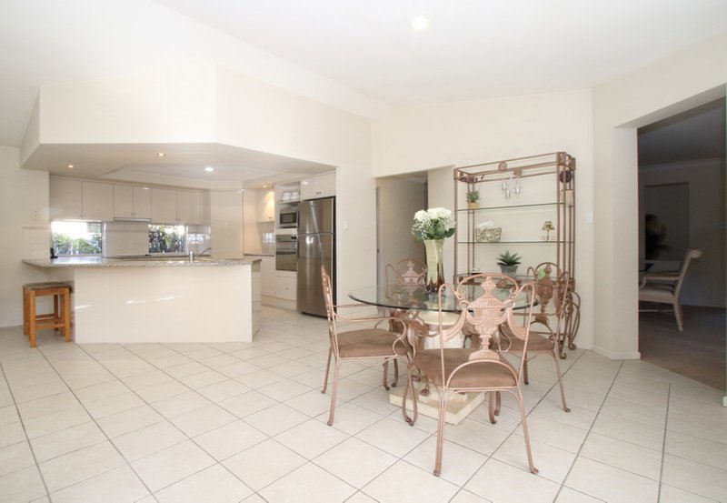 Photo - 16 Juniper Place, Carindale QLD 4152 - Image 4