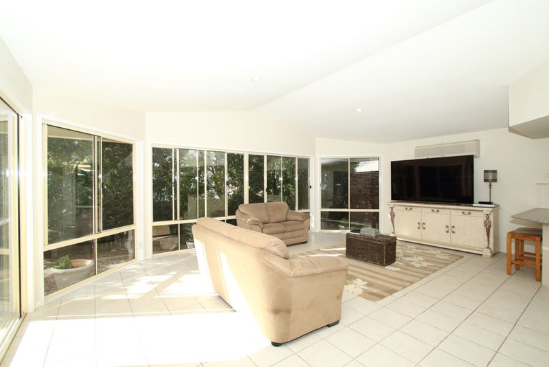 Photo - 16 Juniper Place, Carindale QLD 4152 - Image 5