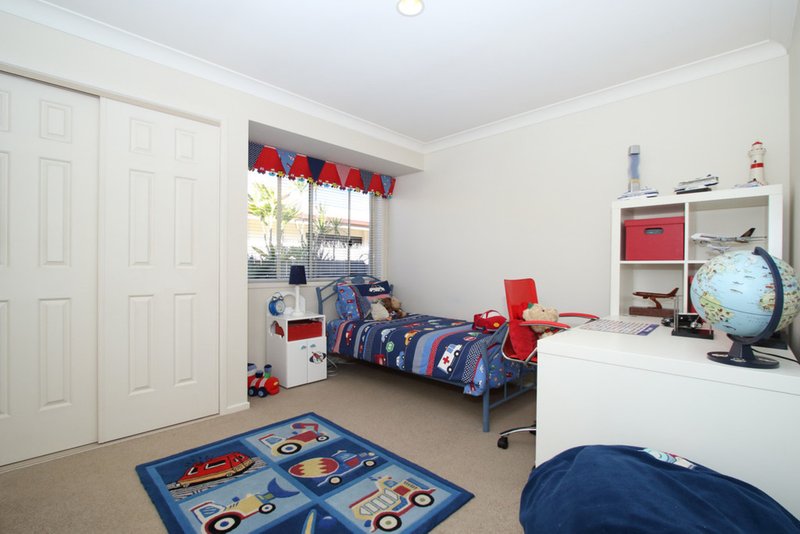 Photo - 16 Juniper Place, Carindale QLD 4152 - Image 11