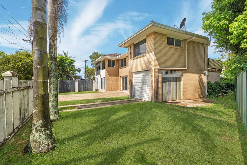 Photo - 16 Kalimna Drive, Clontarf QLD 4019 - Image 2