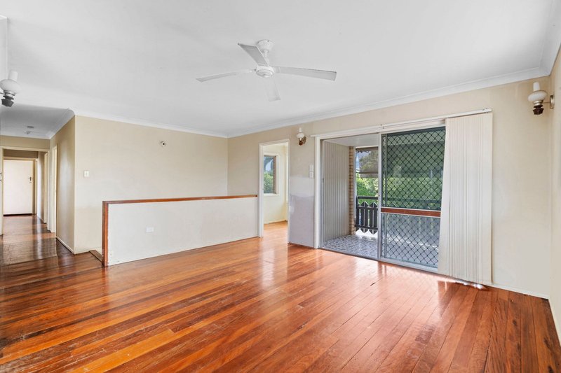 Photo - 16 Kalimna Drive, Clontarf QLD 4019 - Image 9