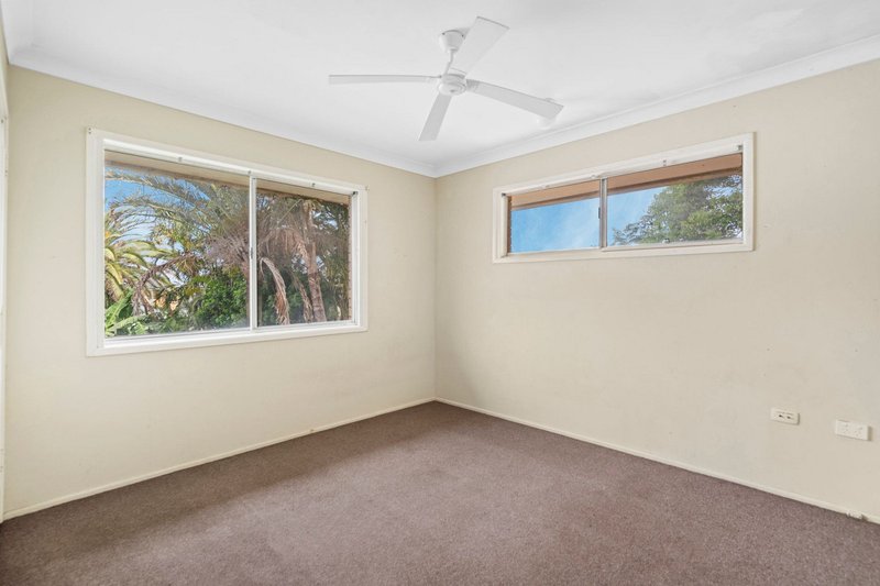 Photo - 16 Kalimna Drive, Clontarf QLD 4019 - Image 10