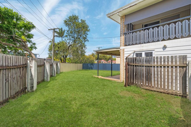 Photo - 16 Kalimna Drive, Clontarf QLD 4019 - Image 24