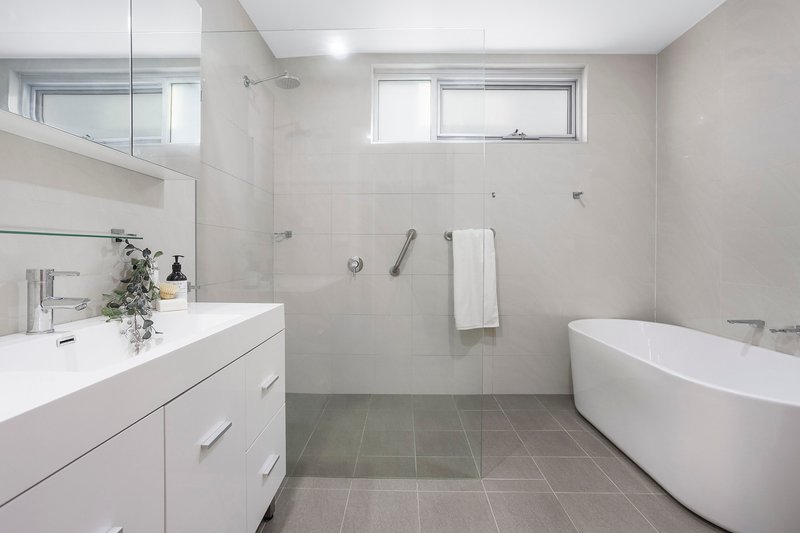 Photo - 16 Kalkada Avenue, Gymea Bay NSW 2227 - Image 15