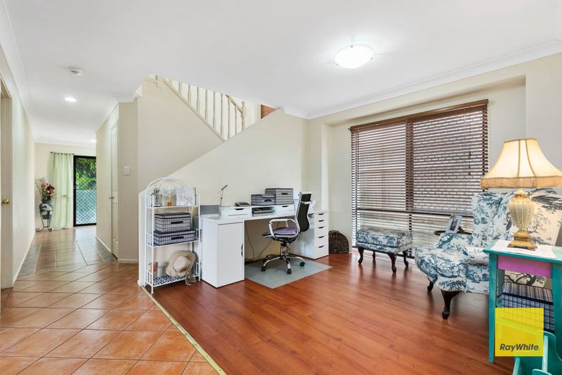 Photo - 16 Kane Crescent, Mansfield QLD 4122 - Image