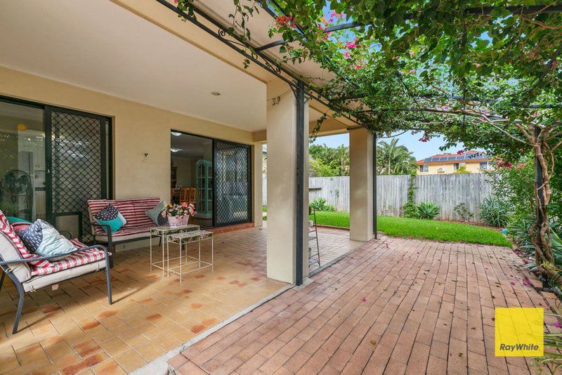 Photo - 16 Kane Crescent, Mansfield QLD 4122 - Image 5