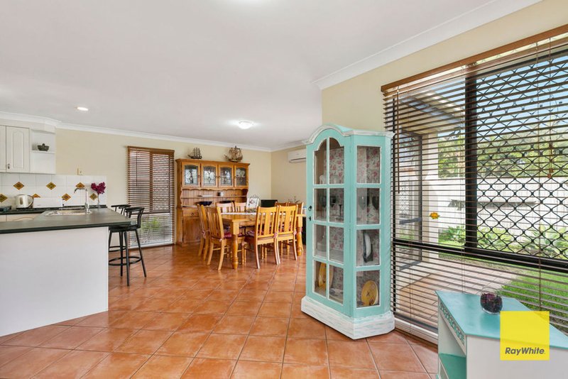 Photo - 16 Kane Crescent, Mansfield QLD 4122 - Image 8