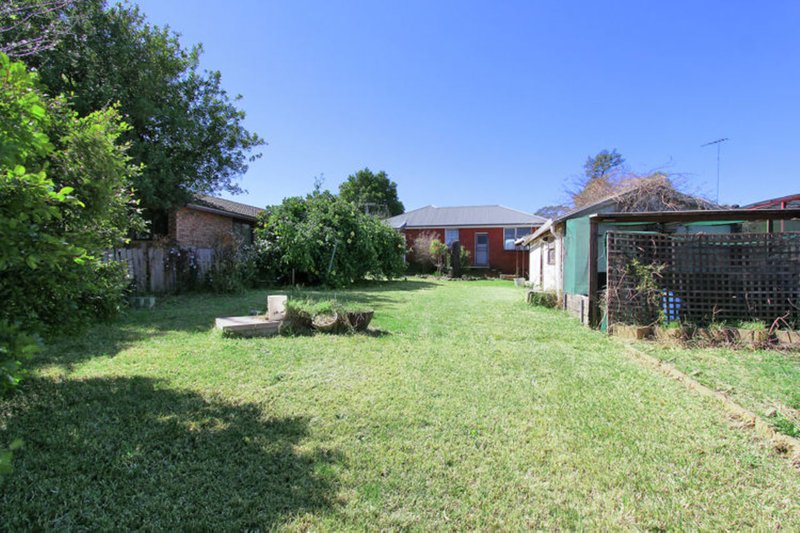 Photo - 16 Karani Avenue, Guildford NSW 2161 - Image 2