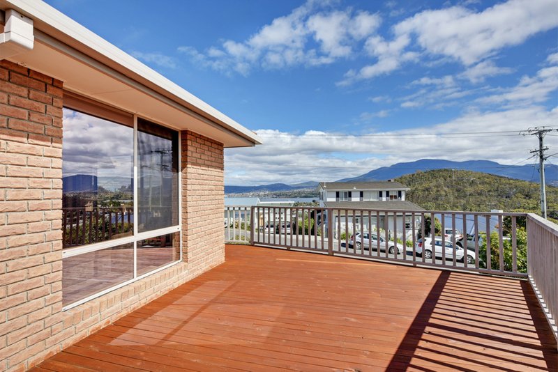 Photo - 16 Karoola Road, Lindisfarne TAS 7015 - Image 13