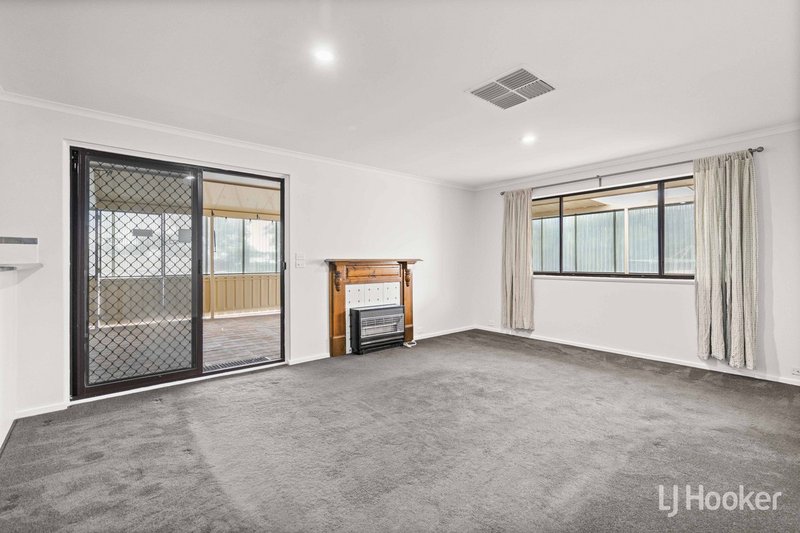 Photo - 16 Karrawirra Close, Craigmore SA 5114 - Image 9