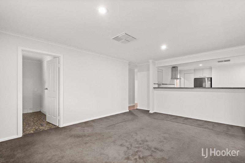 Photo - 16 Karrawirra Close, Craigmore SA 5114 - Image 10