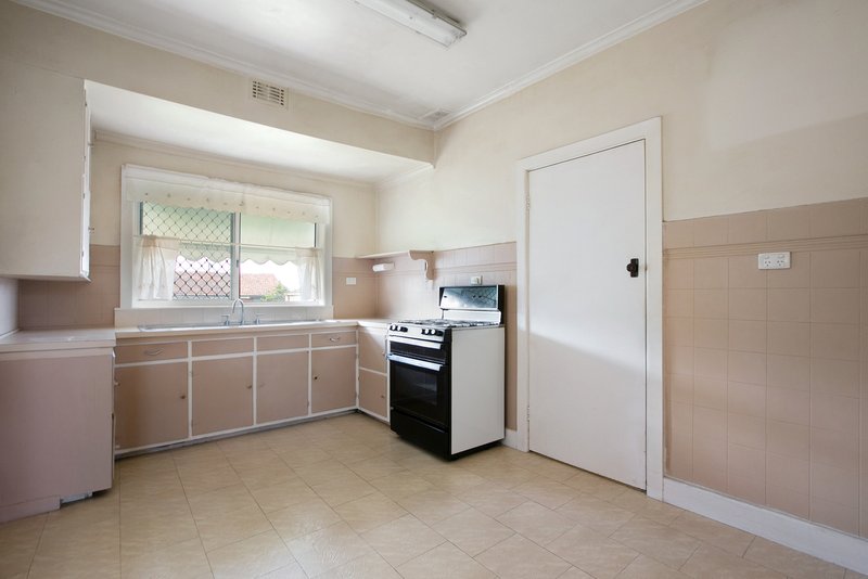 Photo - 16 Kathleen Street, Preston VIC 3072 - Image 3