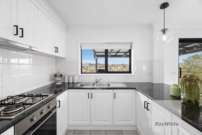 Photo - 16 Kernot Court, Westmeadows VIC 3049 - Image 5