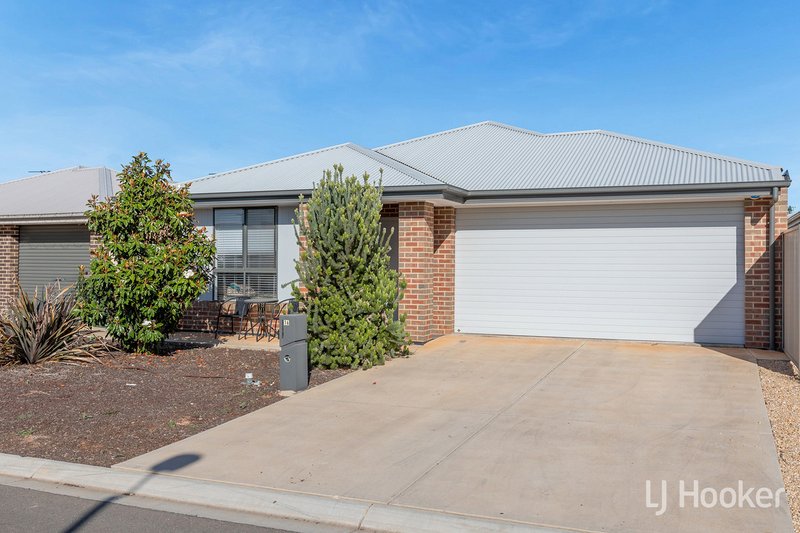 Photo - 16 Kerrie Avenue, Munno Para West SA 5115 - Image 2