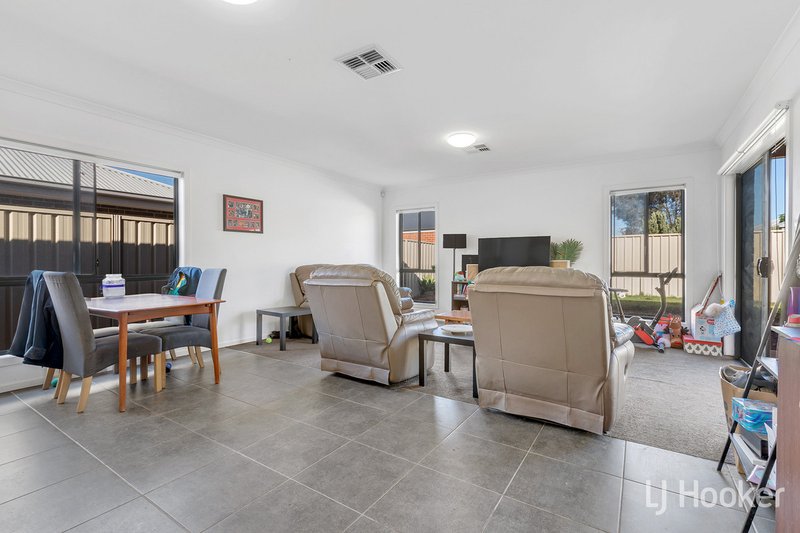 Photo - 16 Kerrie Avenue, Munno Para West SA 5115 - Image 12