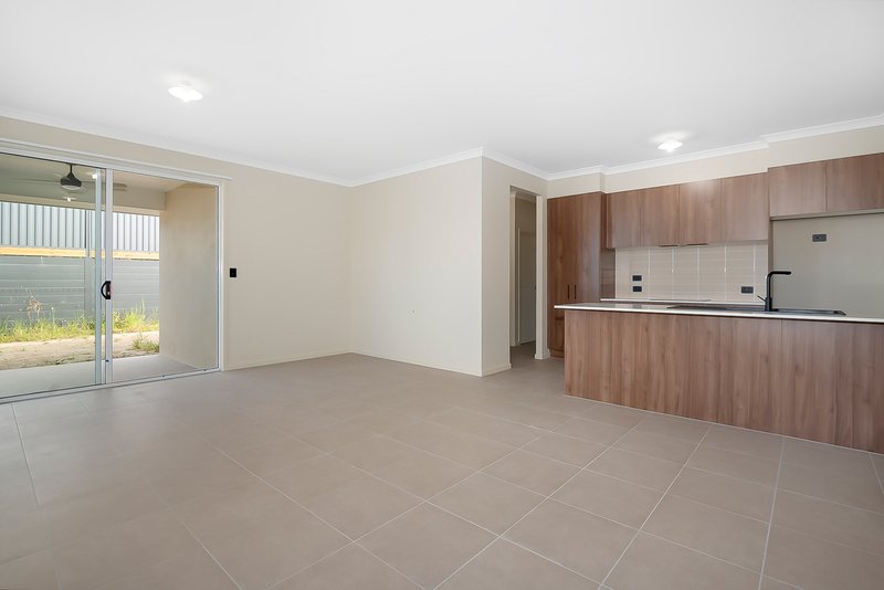 Photo - 16 Kestral Street, Worongary QLD 4213 - Image 8