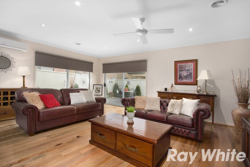 Photo - 16 Kilburn Place, Pakenham VIC 3810 - Image 6