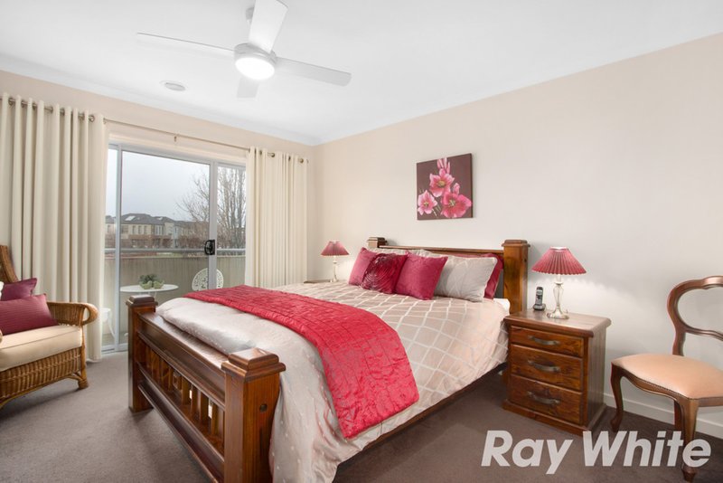 Photo - 16 Kilburn Place, Pakenham VIC 3810 - Image 10