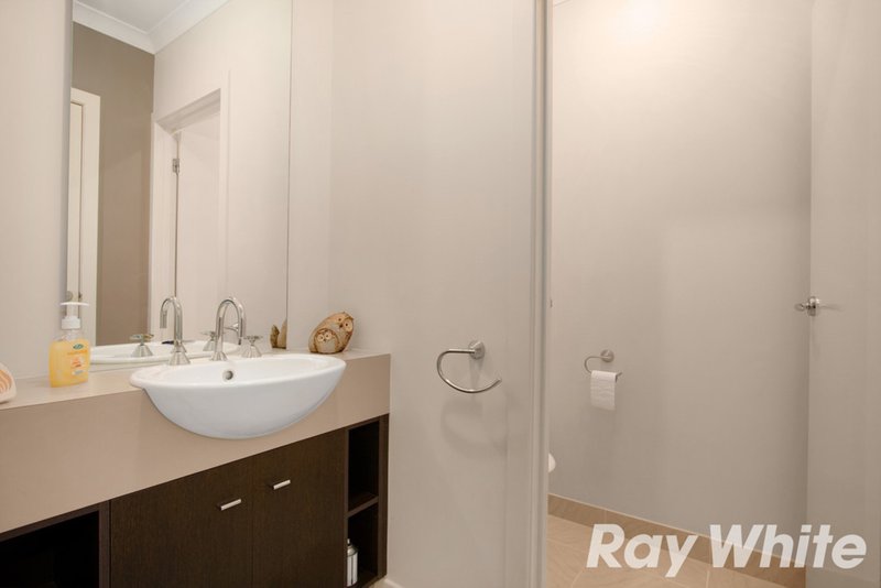 Photo - 16 Kilburn Place, Pakenham VIC 3810 - Image 13