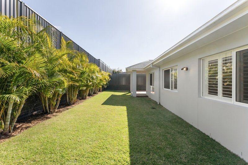 Photo - 16 King Arthur Crescent, Murrumba Downs QLD 4503 - Image 35