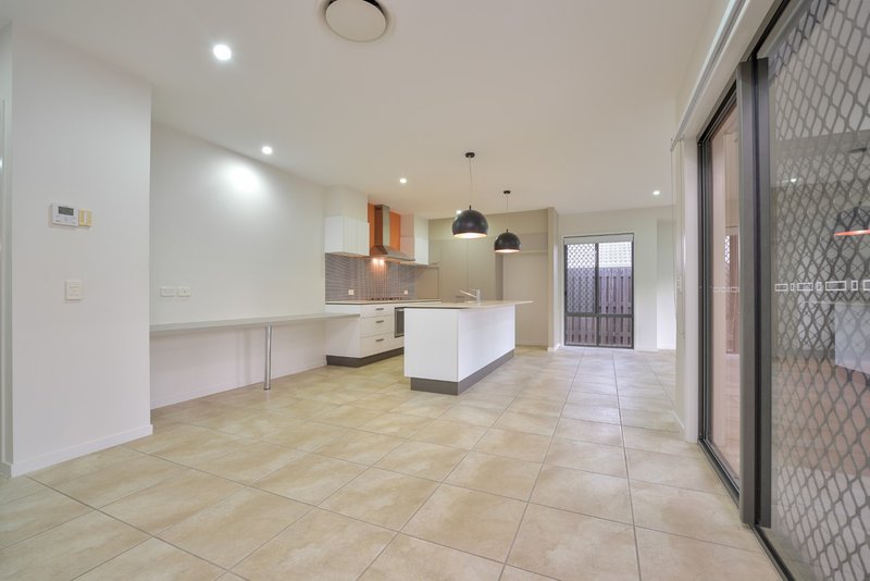 Photo - 16 Kingfisher Street, New Auckland QLD 4680 - Image 5