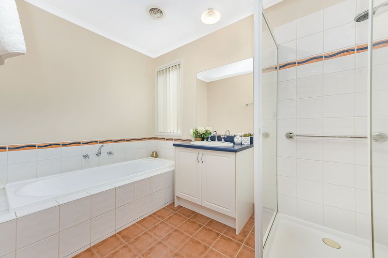 Photo - 16 Kingsland Close, Dingley Village VIC 3172 - Image 10