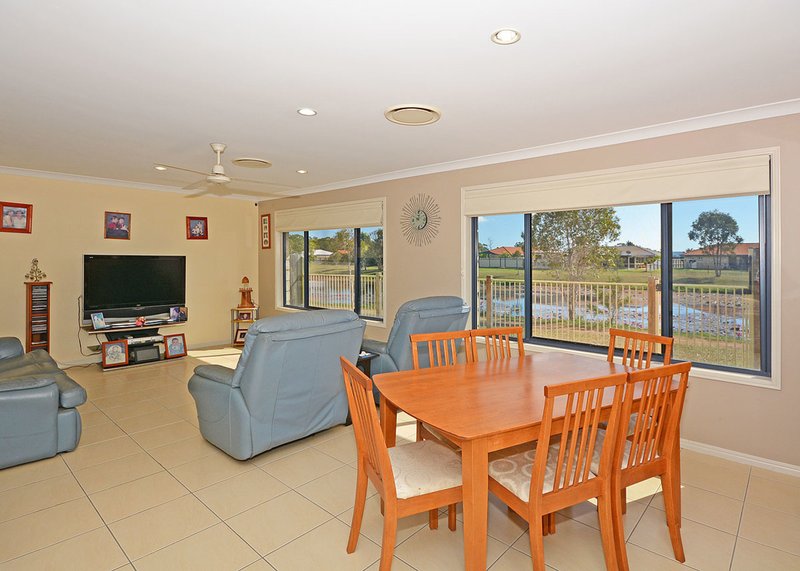 Photo - 16 Kingston Court, Point Vernon QLD 4655 - Image 4