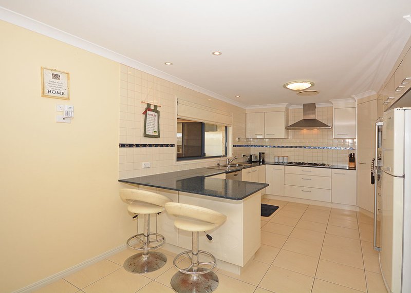 Photo - 16 Kingston Court, Point Vernon QLD 4655 - Image 5