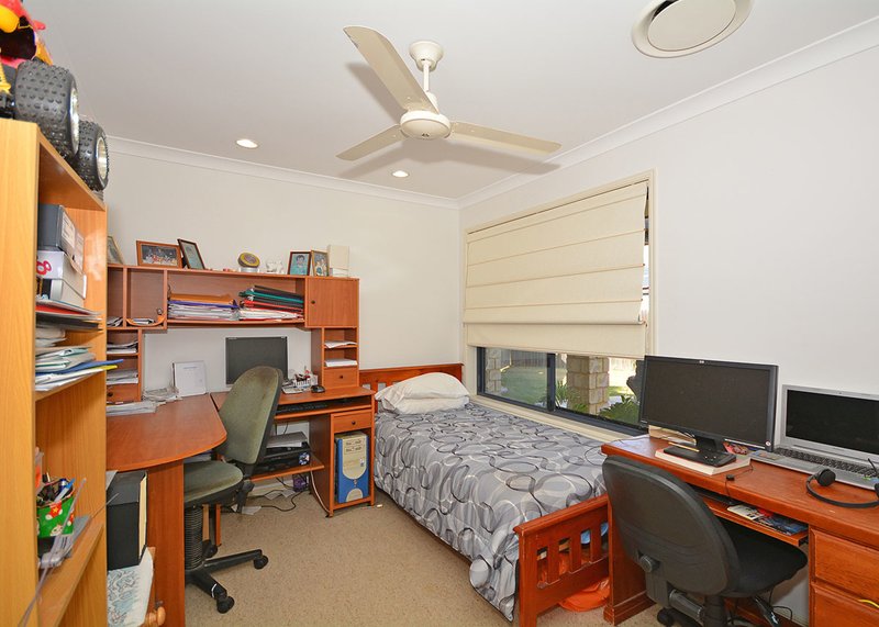 Photo - 16 Kingston Court, Point Vernon QLD 4655 - Image 10