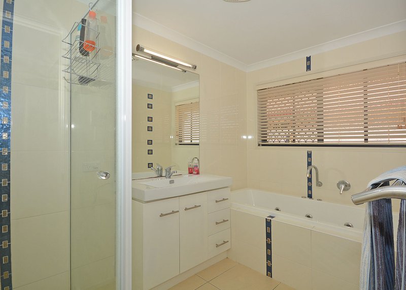 Photo - 16 Kingston Court, Point Vernon QLD 4655 - Image 12