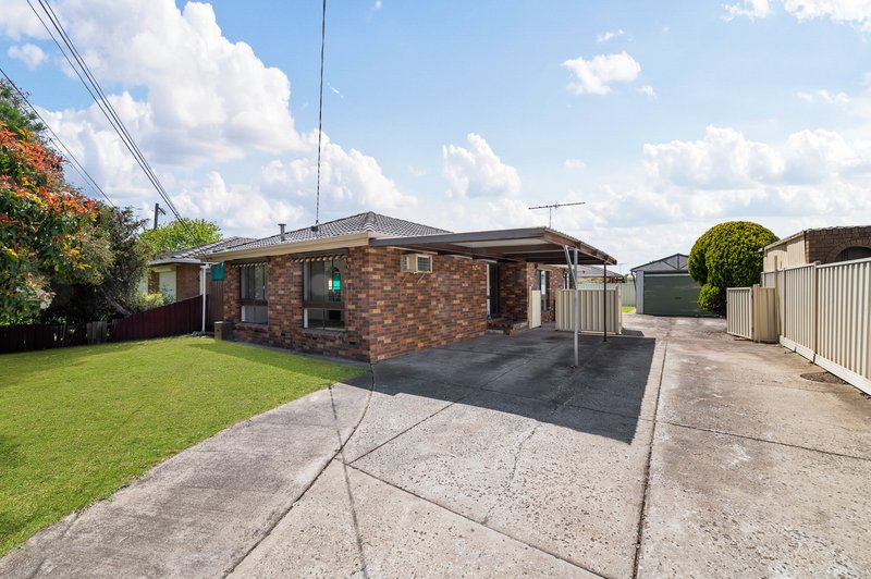 Photo - 16 Kinterbury Drive, Kings Park VIC 3021 - Image 2