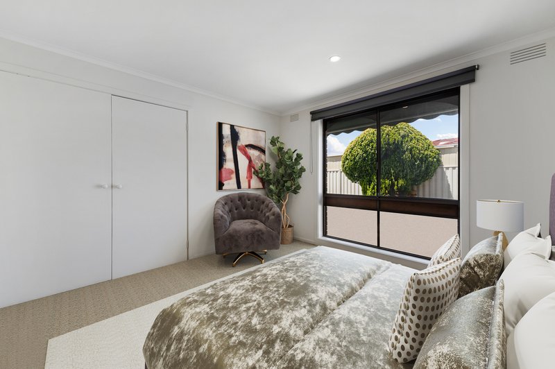 Photo - 16 Kinterbury Drive, Kings Park VIC 3021 - Image 3