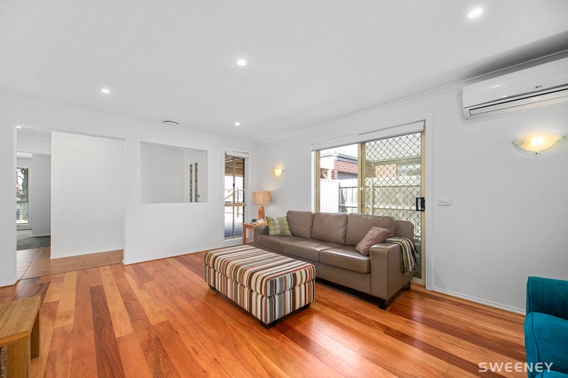 Photo - 16 Kitson Court, Altona Meadows VIC 3028 - Image 3