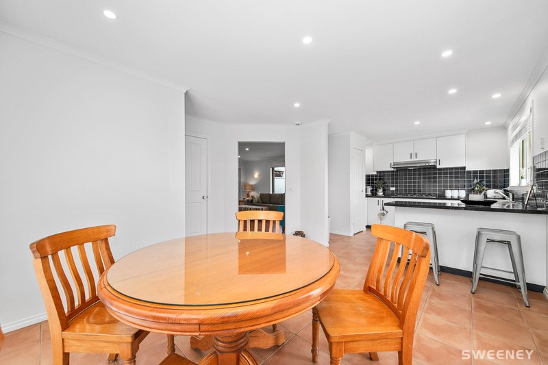 Photo - 16 Kitson Court, Altona Meadows VIC 3028 - Image 6