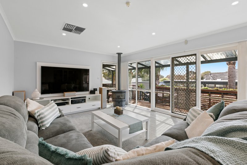 Photo - 16 Kubis Crescent, Dingley Village VIC 3172 - Image 7