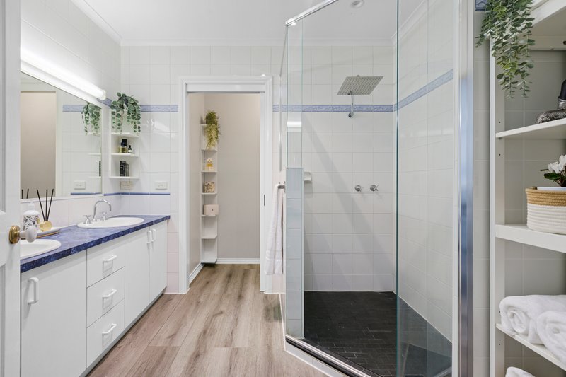 Photo - 16 Kubis Crescent, Dingley Village VIC 3172 - Image 10