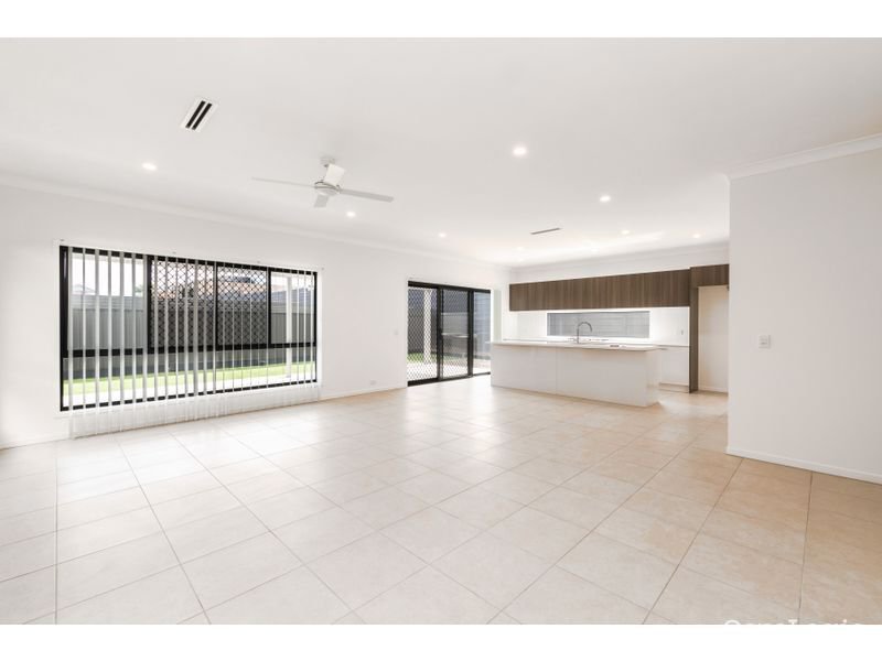 Photo - 16 Lady Guinevere Circuit, Murrumba Downs QLD 4503 - Image 2