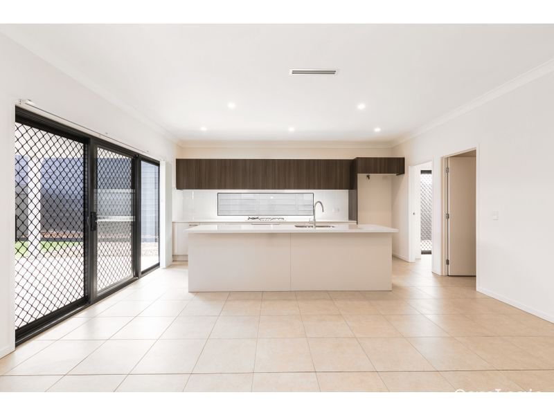 Photo - 16 Lady Guinevere Circuit, Murrumba Downs QLD 4503 - Image 3